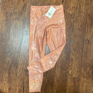 FABLETICS- High-Waisted Iridescent Pocket Leggings - Luxe 7/8 Medium